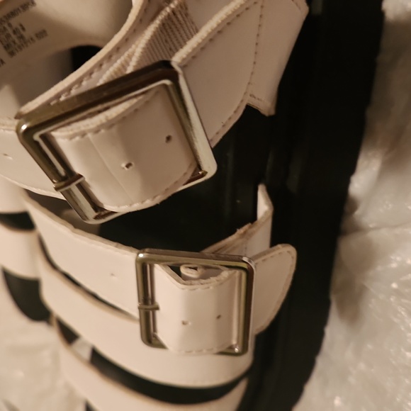Black and white sandals buckle cage strappy wedge 2" - Picture 6 of 7